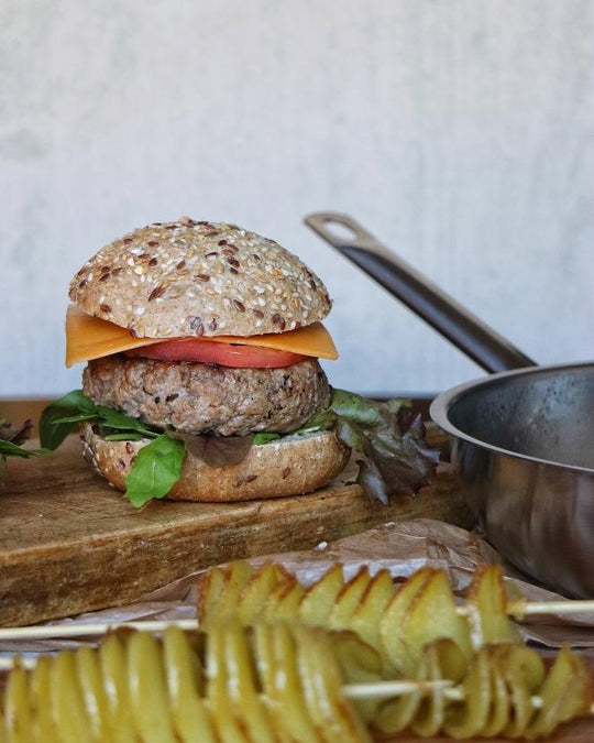 Hamburguesas gourmet y patatas espiral