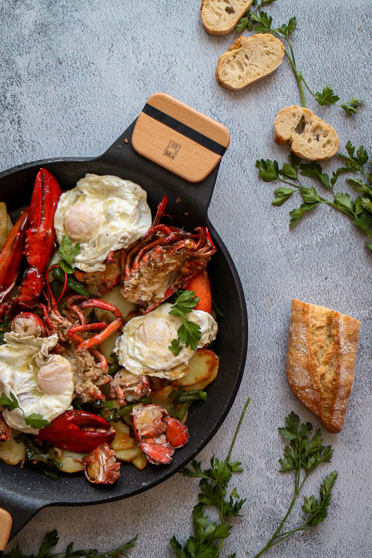 Bogavante con patatas y huevos fritos