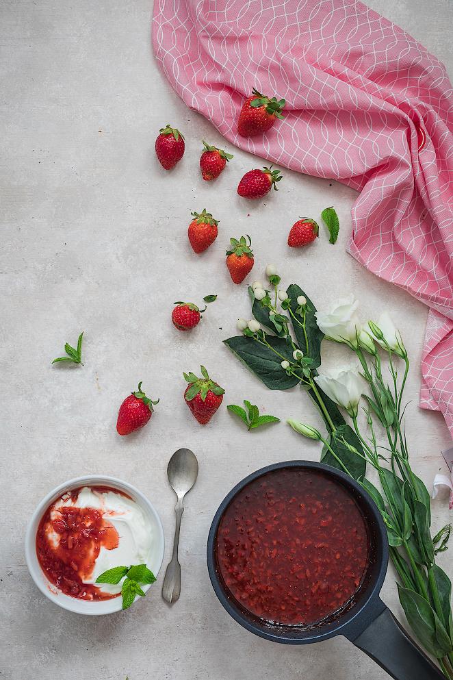 Mermelada de fresas casera con crema de yogur