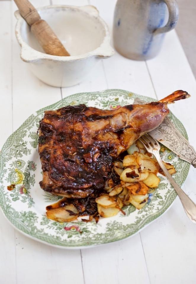 Cordero con ajo y romero