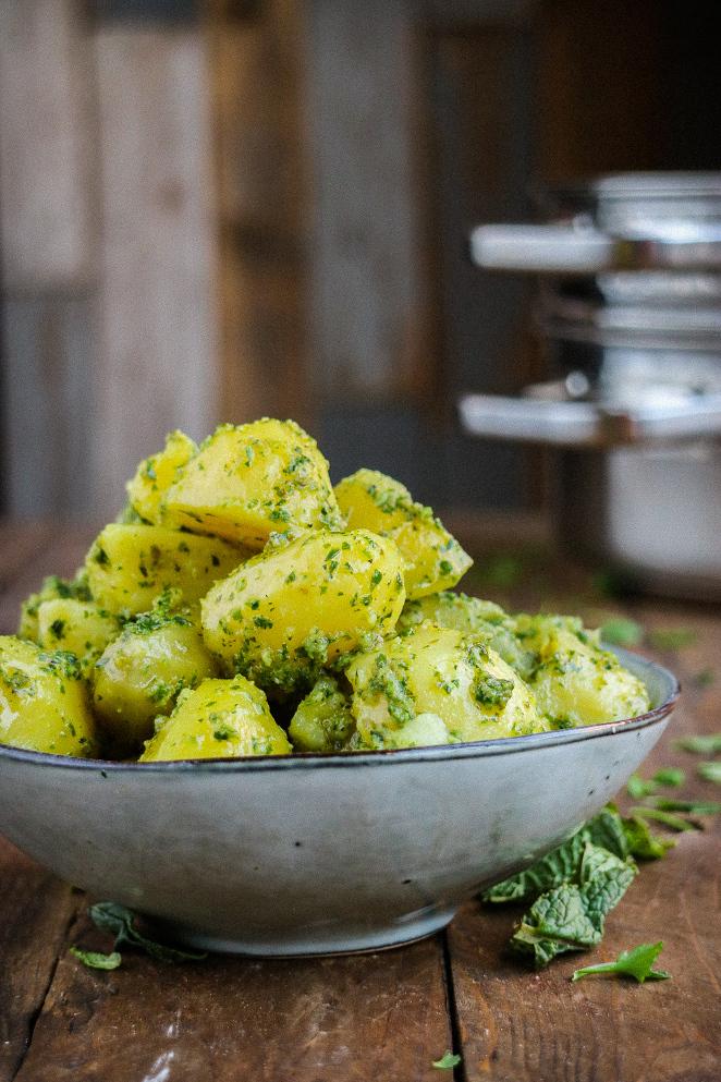Ensalada de patatas con salsa verde