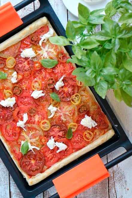 Tarta de hojaldre con tomates y mozzarella