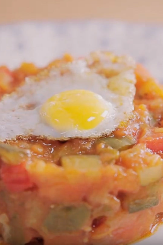 Pisto manchego con huevo, vídeo receta
