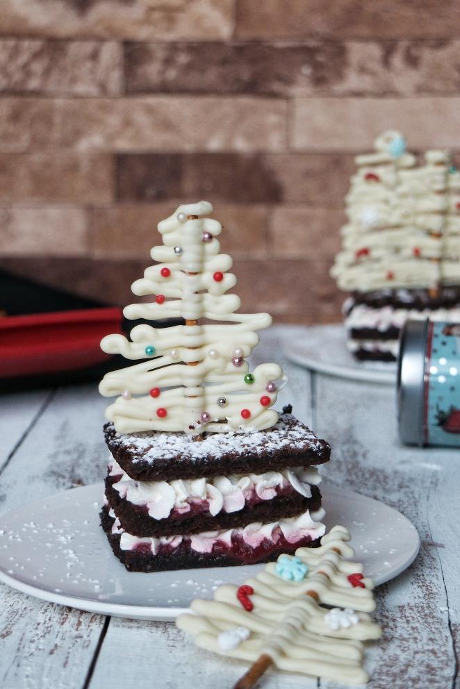 Mini tartas de nata, fresa y chocolate, idea para Navidad