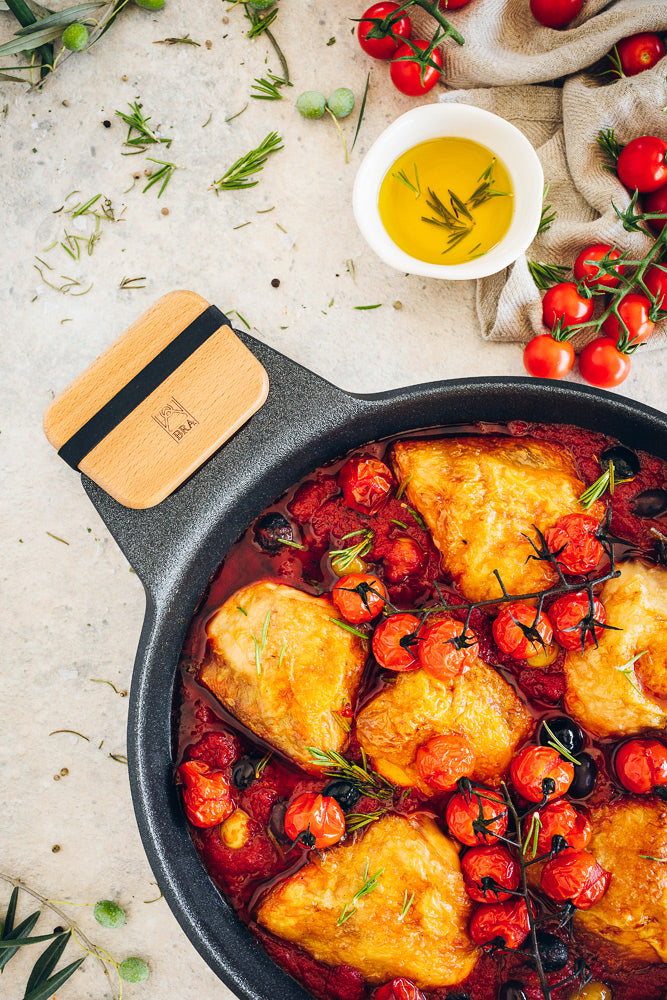 Pollo con tomate romero y aceitunas
