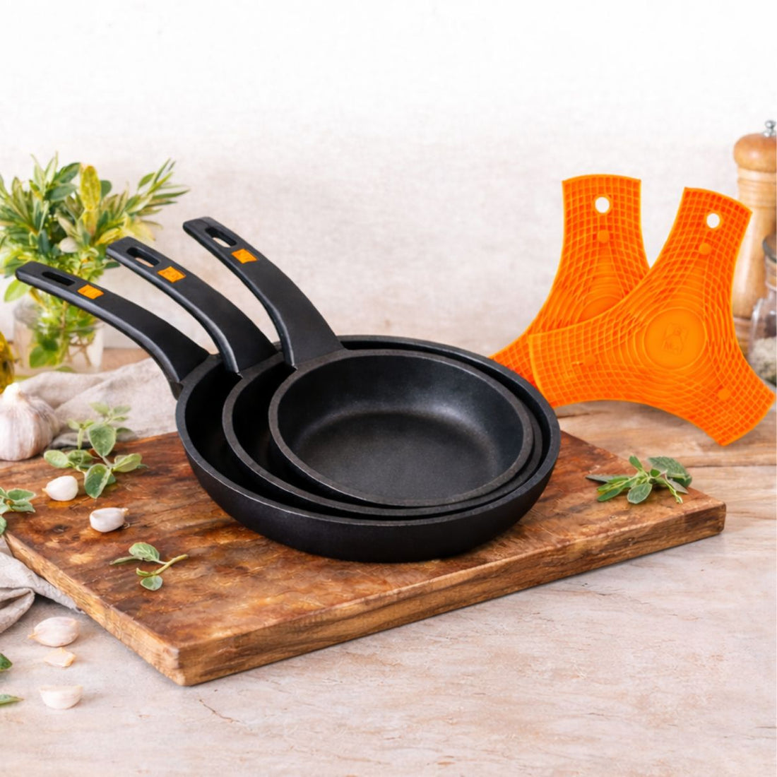 Set de 3 sartenes Efficient 18+22+26 cm y Pack de 2 multiusos Bra Safe